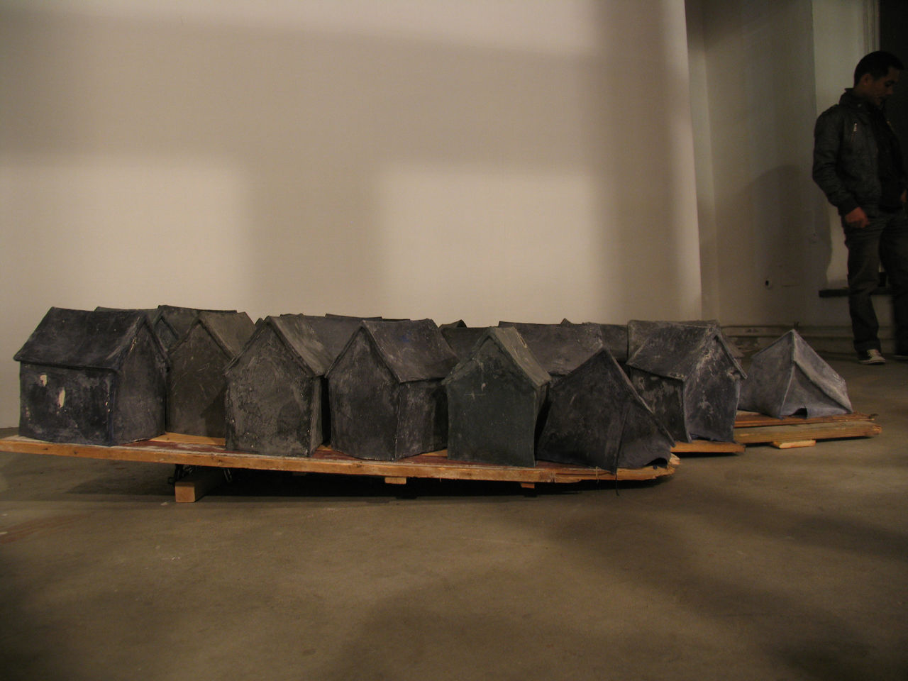 Photographic documentation of RYLLEGA Berlin ("Ich baue ein Haus auf dem Atlantik" by Gabriele Undine Meyer)